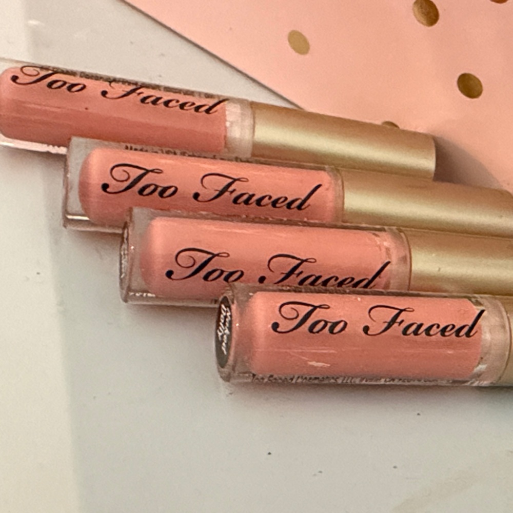Too Faced  Nude Lip Gloss - Soft Coral Pink Shine in shade Naked Dolly